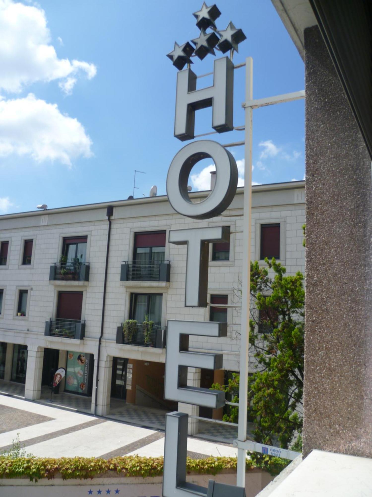 Hotel Minerva Pordenone Esterno foto