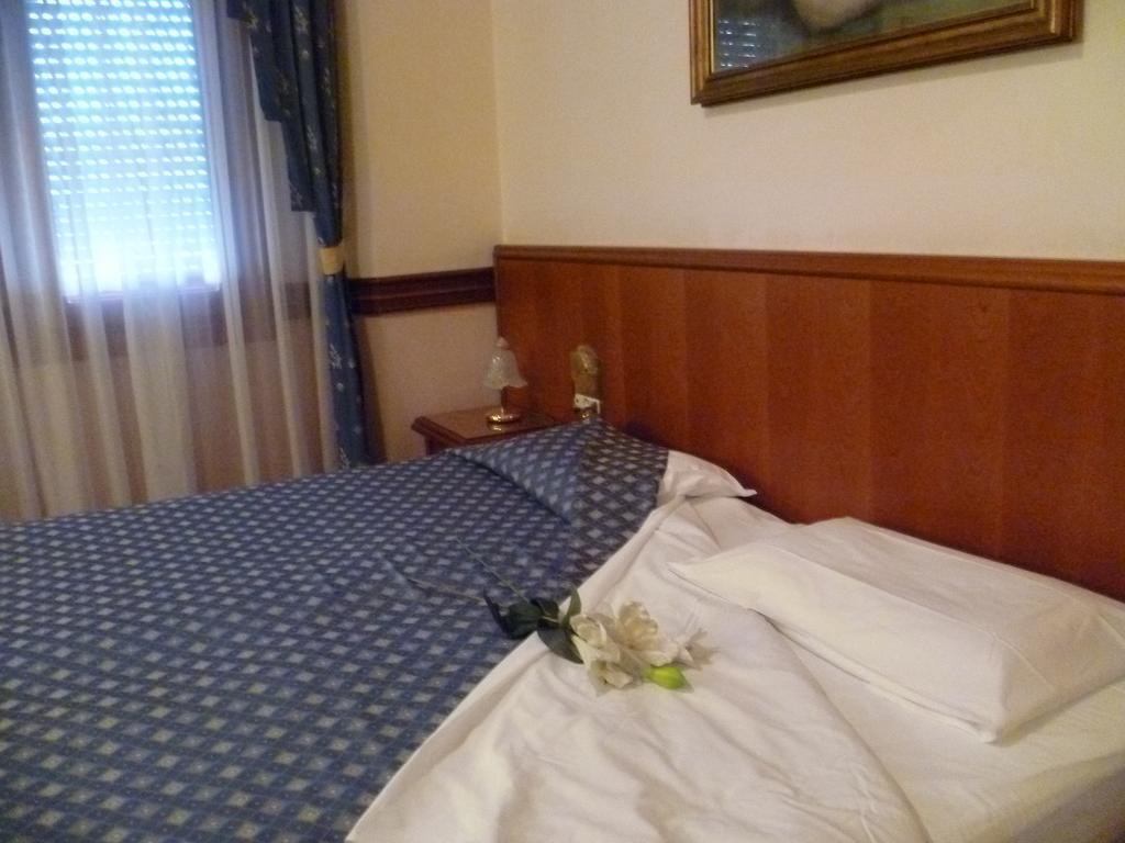 Hotel Minerva Pordenone Esterno foto