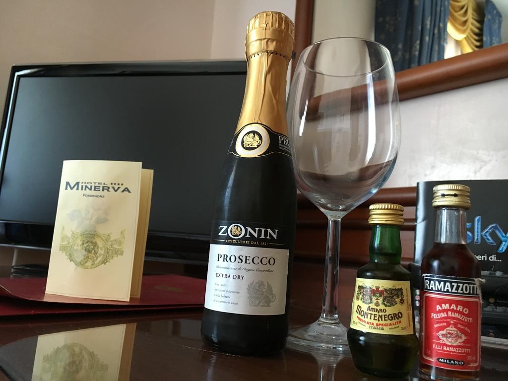 Hotel Minerva Pordenone Esterno foto
